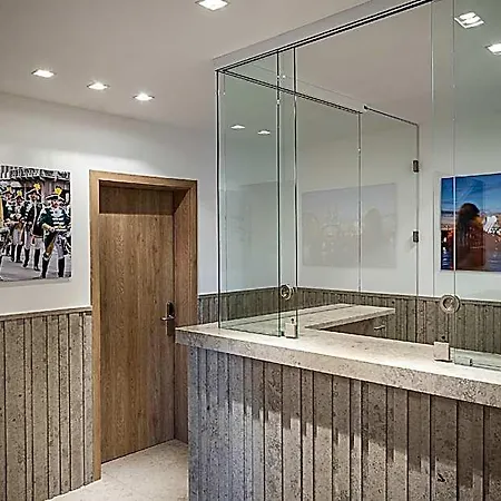 Hotel & Work Gmbh & Co. Kg