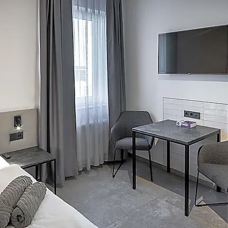 Hotel & Work Gmbh & Co. Kg